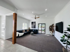 Lone Pine House, Horsham